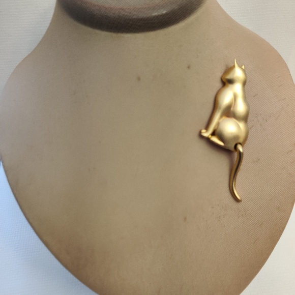 Vintage JJ wigling tail cat 🐈 brooch pin - Picture 3 of 10
